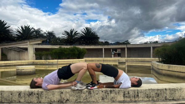 Formación Yoga Psicosomático Una experiencia para entendernos mediante el cuerpo. Es un novedoso método de Yoga en modalidad virtual que nos invita a hacer de este arte un espacio seguro para los autopracticantes que acompañamos en nuestras sesiones, consultas o terapias.